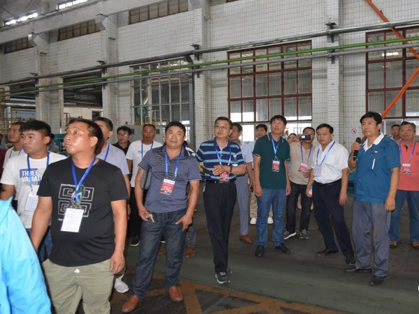 社会公众在东升国际PG官网集团科普基地生产车间参观学习